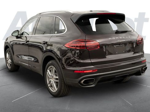 Used 2016 Porsche Cayenne AWD/4WD image 2