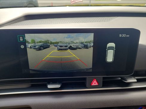New 2026 Kia Carnival EX FWD image 32