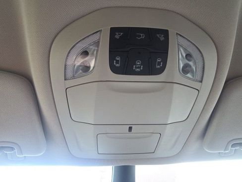 Used 2023 Chrysler Pacifica Touring-L FWD image 32