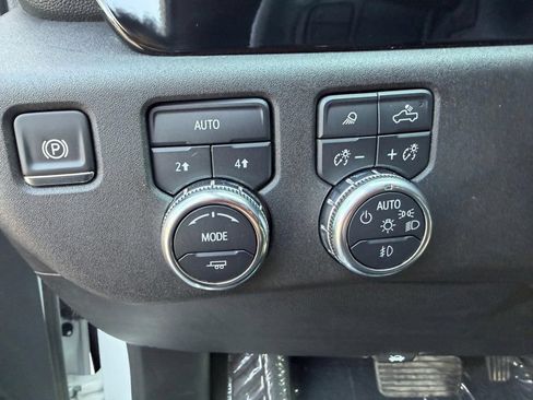Used 2025 GMC Sierra 1500 SLT AWD/4WD image 29