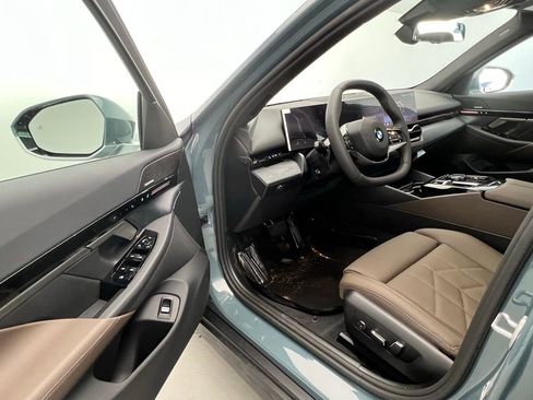 Used 2026 BMW 530i w/ Convenience Package RWD image 21
