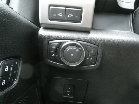 Used 2017 Ford F150 Platinum w/ Equipment Group 701A Luxury image 12