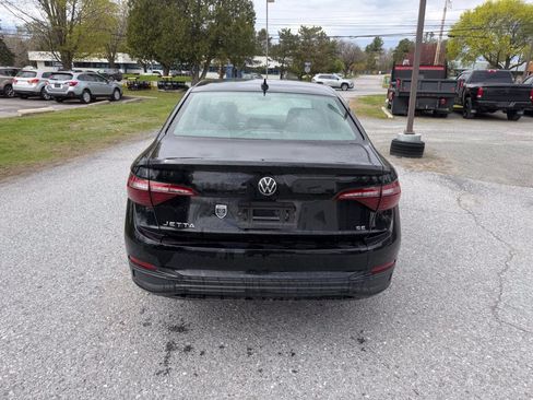 Used 2023 Volkswagen Jetta SE FWD image 4
