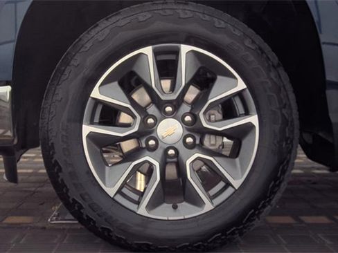 Used 2023 Chevrolet Silverado 1500 LT AWD/4WD image 8