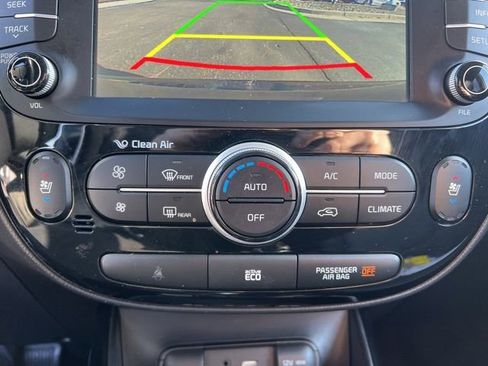 Used 2016 Kia Soul ! w/ Premium Package image 21