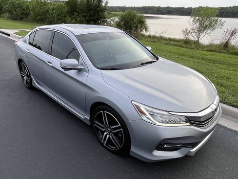 Used 2017 Honda Accord Touring image 15