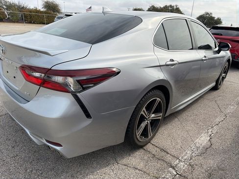 Used 2022 Toyota Camry SE w/ Convenience Package image 4