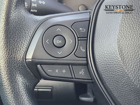 Used 2025 Toyota Corolla LE image 28