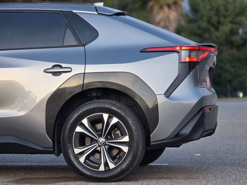 Used 2023 Toyota bZ4X XLE w/ Weather Package AWD/4WD image 14