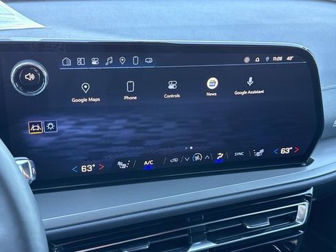 Used 2025 Chevrolet Traverse LT w/ Driver Confidence Package image 27