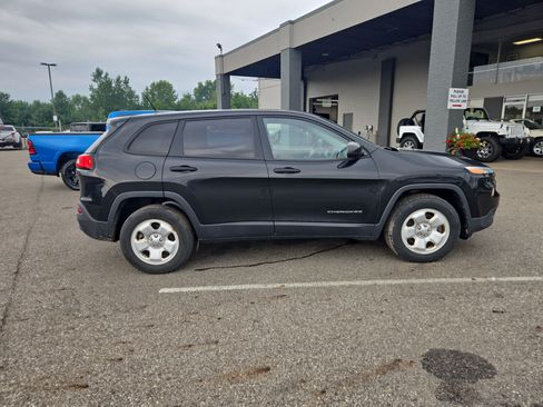 Used 2016 Jeep Cherokee Sport AWD/4WD image 4