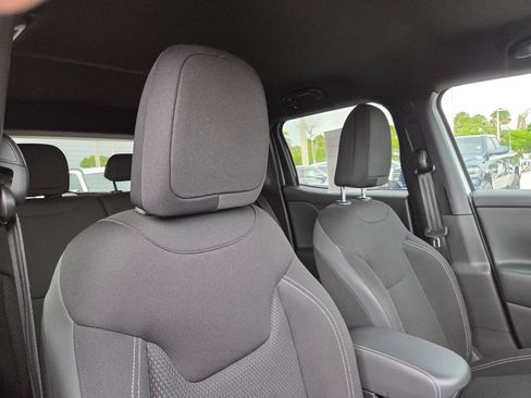 Used 2022 Jeep Renegade Altitude AWD/4WD image 16
