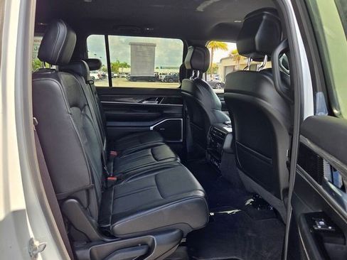 Used 2022 Jeep Wagoneer Series II RWD image 16