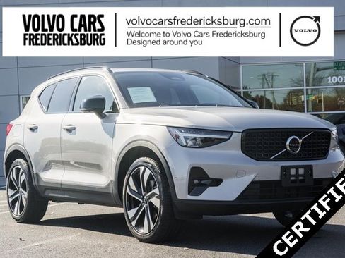 Certified 2025 Volvo XC40 B5 Plus image 1