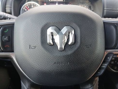 Used 2023 RAM 1500 Laramie AWD/4WD image 5