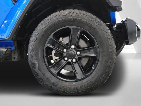 Used 2023 Jeep Wrangler Unlimited Sahara AWD/4WD image 34