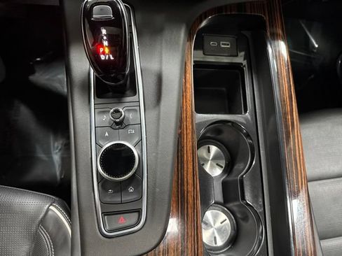 Used 2023 Cadillac Escalade Premium Luxury AWD/4WD image 19
