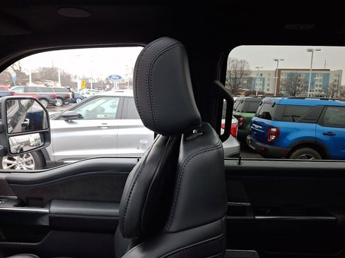 Certified 2025 Ford F450 Platinum w/ FX4 Off-Road Package image 16