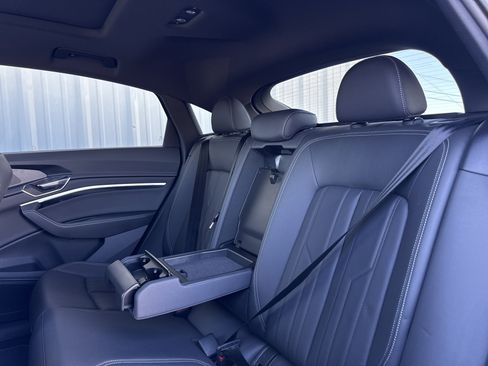 Used 2023 Audi e-tron Premium w/ Convenience Plus Package image 28