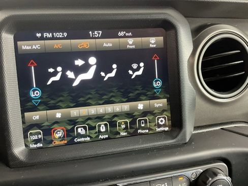 Used 2023 Jeep Wrangler Sport S image 9