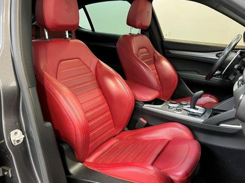 Used 2022 Alfa Romeo Stelvio Veloce image 17