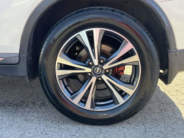 Used 2017 Nissan Rogue SL w/ SL Premium Package FWD image 11