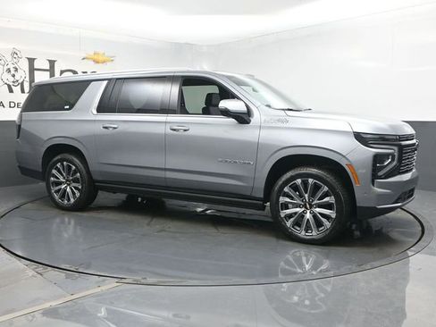 New 2026 Chevrolet Suburban High Country AWD/4WD image 6