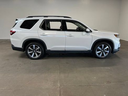 Used 2023 Honda Pilot Elite image 2