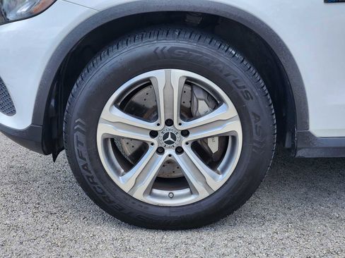 Used 2019 Mercedes-Benz GLC 350e 4MATIC image 9