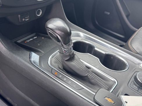 Used 2021 Chevrolet Traverse Premier AWD/4WD image 19