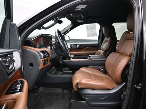 Used 2024 Lincoln Navigator L Reserve w/ Equipment Group 201A AWD/4WD image 18