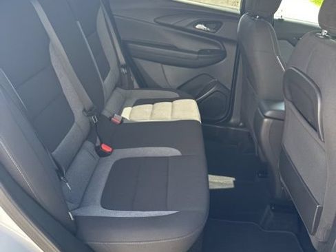 Used 2025 Chevrolet TrailBlazer LT AWD/4WD image 45