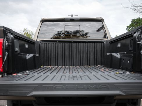 Used 2024 Toyota Tacoma TRD Off-Road image 33