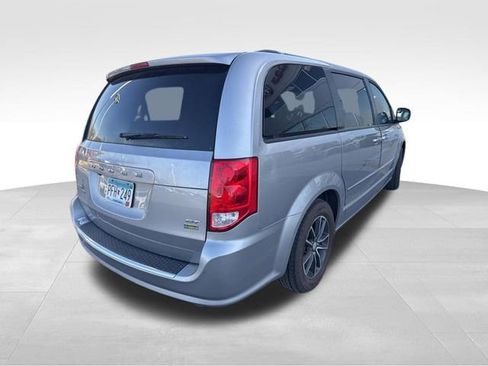Used 2017 Dodge Grand Caravan GT FWD image 3