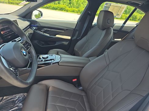 Used 2024 BMW 530i xDrive w/ Premium Package AWD/4WD image 15