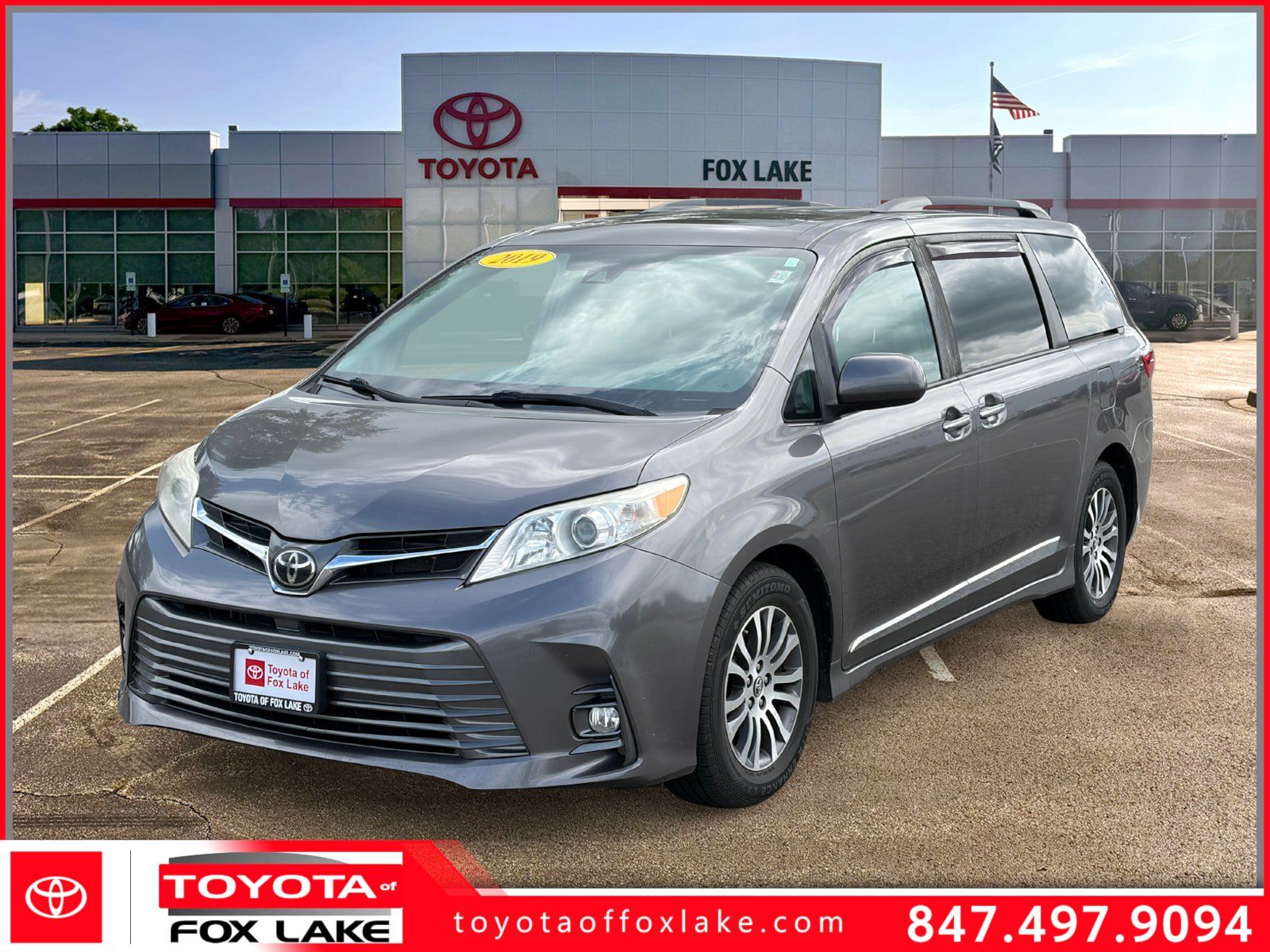 Used 2019 Toyota Sienna XLE w/ XLE Navigation Package FWD image 1