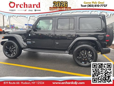 Used 2023 Jeep Wrangler Unlimited Sahara w/ Cold Weather Group image 6