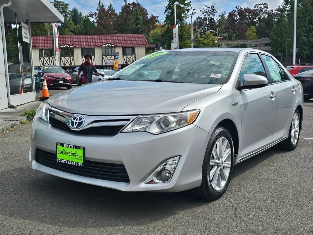 Used 2014 Toyota Camry XLE w/ Leather Package FWD image 3