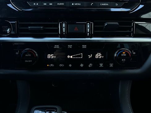 Used 2025 Nissan Pathfinder SV image 28