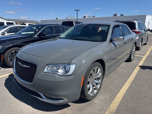 Used 2019 Chrysler 300 Limited image 1