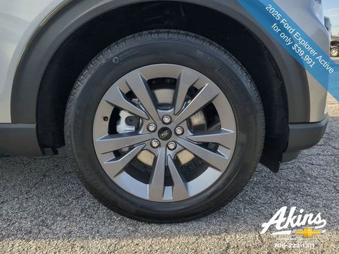 Used 2025 Ford Explorer Active w/ Active Comfort Package image 10