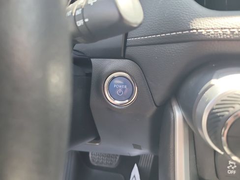 Used 2020 Toyota RAV4 XLE w/ Convenience Package AWD/4WD image 17