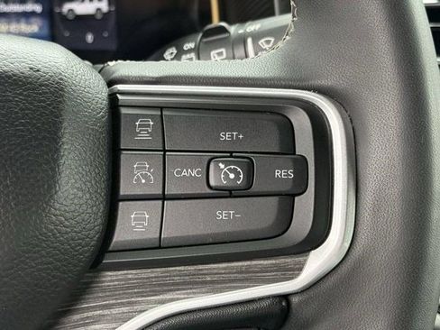 Used 2024 Jeep Wagoneer Series II w/ Flexible Seating Group AWD/4WD image 11