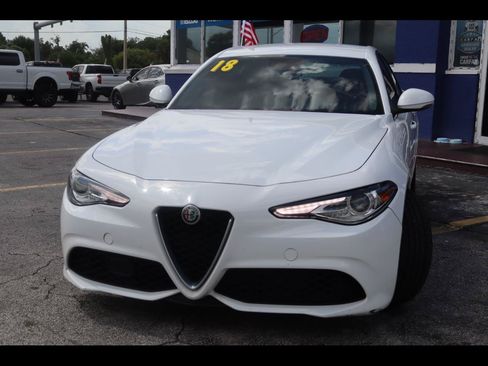 Used 2018 Alfa Romeo Giulia RWD image 3