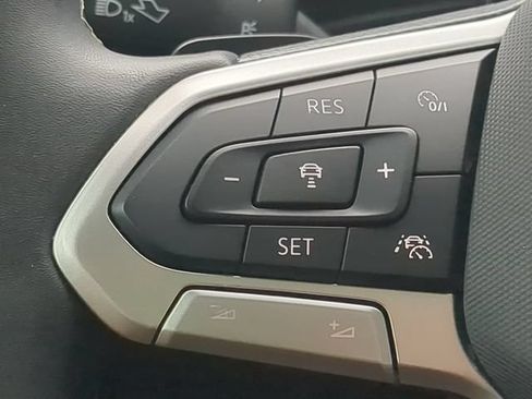 Used 2024 Volkswagen Atlas SE FWD image 25