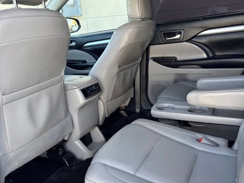 Used 2016 Toyota Highlander XLE image 24