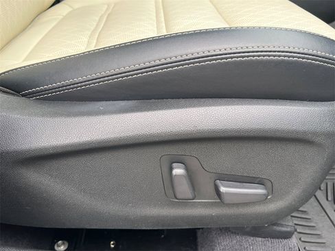 Used 2017 Kia Sorento SX image 16