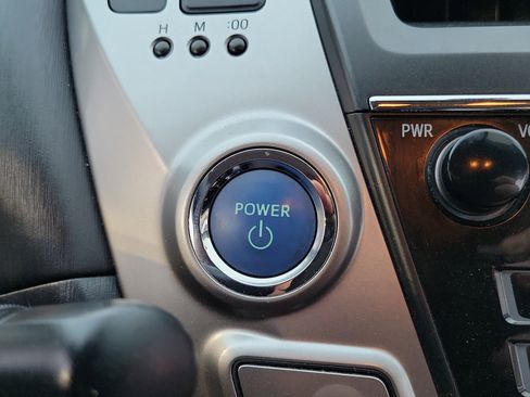 Used 2017 Toyota Prius V image 11