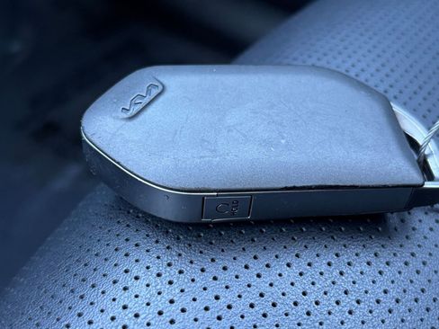 Used 2024 Kia Sorento S image 27