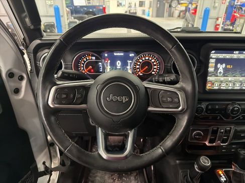 Used 2018 Jeep Wrangler Unlimited Sahara image 22